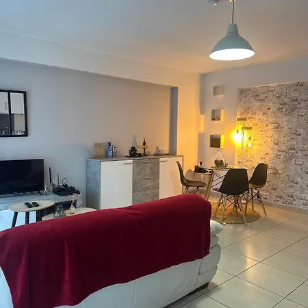 Situe En Apartment *